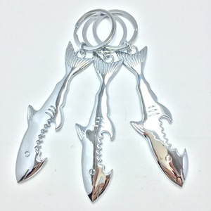 Aleación de zinc funky metal tiburón mar pez brillante espejo pulido abrebotellas llavero - Product Image 3