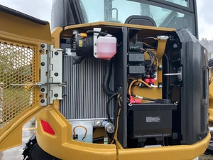 Mini-excavatrice CAT 303 d'<span class=keywords><strong>occasion</strong></span> avec chenilles en caoutchouc et mini-cabine pour la construction. Modèle similaire disponible. - Product Image 4