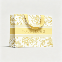 Sac en papier biodégradable de qualité supérieure avec ceinture intérieure invisible, carton ivoire 190-230 g/m², gaufrage personnalisé pour emballage de vêtements