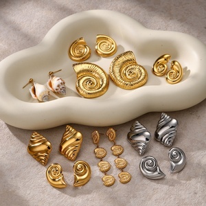 Pendientes de Concha Personalizables de Acero Inoxidable, Pendientes de Moda Chapados en Oro de 18K, Estilo Vacacional y Playero para Mujer - Product Image 2