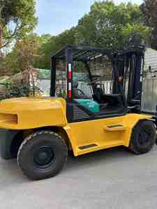 รถยกดีเซล Komatsu FD100 มือสอง รับน้ำหนัก 10 ตัน เสากระโดงสอง/สามท่อน ยางตัน สำหรับใช้งานนอกพื้นที่ - Product Image 3