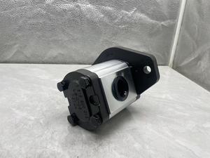 OEM ODM DESIGN Hydraulic Gear <b>Pump</b> C22.4 38127 Air intake: 1 inch Outlet: 3/4 inch Gear <b>Pump</b> - Product Image 4