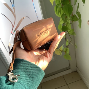 Soporte para excrementos de perro, dispensador de bolsas de basura con logotipo personalizado, de cuero - Product Image 4