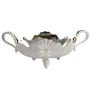 Plateau de service à fruits en métal plaqué or Casa India pour mariage avec poignée - Product Image 3