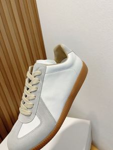 Chaussures rétro de style plage personnalisées MM6 avec amorti, tendance mode, empeigne en filet et semelle extérieure en caoutchouc pour un usage décontracté - Product Image 4