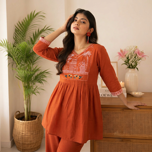 Conjunto coordinado de 2 piezas de Kurti y pantalón de algodón bordado para mujer |   Ropa Festiva y Casual en Color Naranja Óxido - Product Image 1