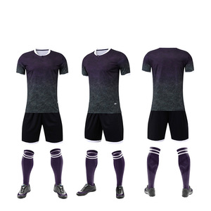 Maglia da calcio e pantaloncini sport Kit di allenamento rosso giovanile divise da calcio all'ingrosso maglia da calcio bianco per uomo - Product Image 4