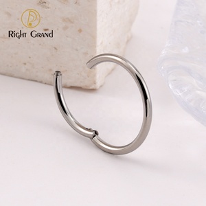 Nút Bấm Vách Ngăn Màu Trơn Sang Trọng Right Grand Khuyên Mũi Có Bản Lề Bằng Titan ASTM-F136 1.2MM - Product Image 3