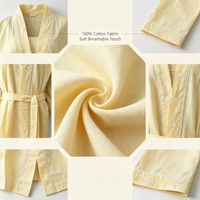 Elegante Bata de Baño Amarilla Transpirable de Algodón para Mujer, Estilo Vintage con Bordado Exquisito y Delicado Ribete de Encaje para el Hogar