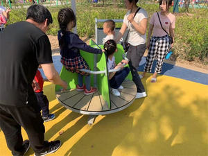 Équipement de terrain de jeu Merry Go non alimenté pour enfants <span class=keywords><strong>rond</strong></span>-<span class=keywords><strong>point</strong></span> jouet d'extérieur fournisseur chinois pour jardin préscolaire plaque galvanisée - Product Image 2