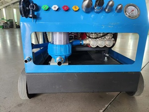 Nettoyeur haute pression à essence diesel à démarrage électrique commercial 200 bar avec réservoir d'eau 160 pour le <span class=keywords><strong>nettoyage</strong></span> du sol du toit - Product Image 6