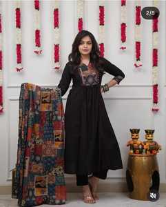 Kurta de Algodón Negro para Mujer con Estampado Digital/Grabado y Dupatta Colorida, Tradicional, Corte Regular, Largo hasta la Rodilla, para Fiesta o Uso Casual, India - Product Image 2
