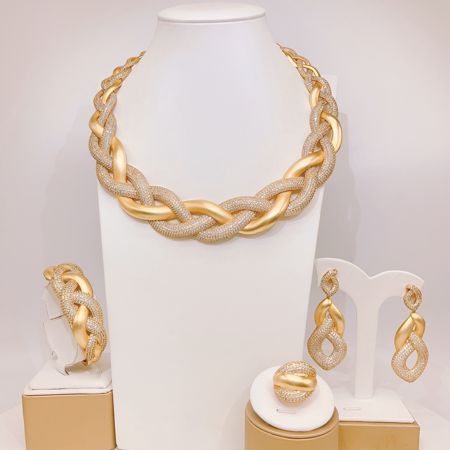 Zhuerrui High-End Accessories Gold Jewelry Set HZ24003198