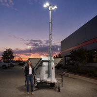 Tour d'éclairage solaire LED mobile portable avec 4 projecteurs de 150W, mât télescopique de 7m, tour d'éclairage montée sur remorque