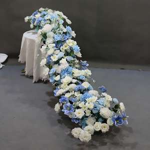 Guirlande de roses en fausse soie et plastique avec couleurs personnalisables pour la décoration de mariages et d'événements - Product Image 1