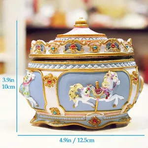 Vente en gros : Cheval de carrousel rotatif vintage lumineux en résine, avec mélodie classique personnalisée, à manivelle, mouvement à ressort, cadeau de luxe - Product Image 4