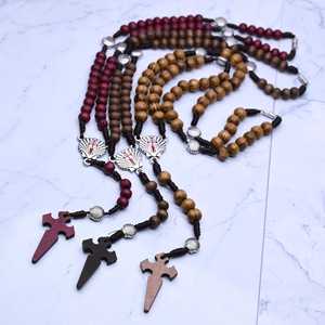 Rosario de Madera Multicolor con Cruz de Concha de Santiago, Colgante Cristiano Católico, Regalo Religioso Unisex, Collar para Hombre - Product Image 5