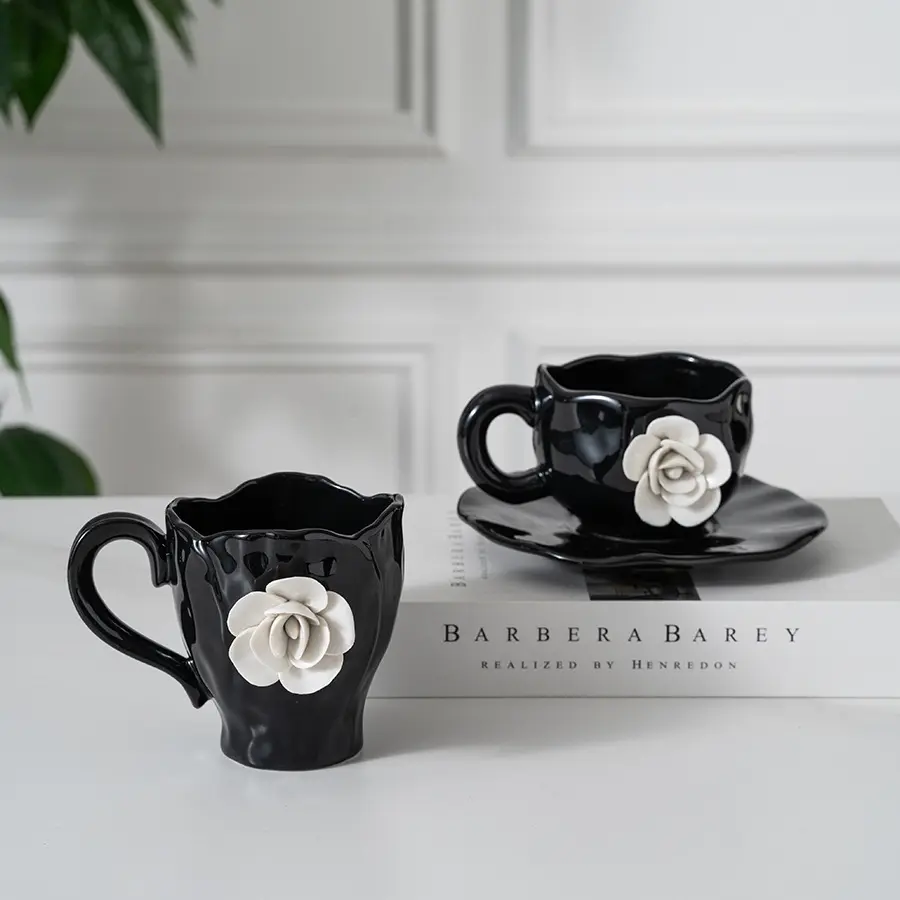 2024 Trend Großhandel Keramik handbemaltes Steinwerk Blume geprägter Kaffeebecher benutzerdefiniertes Logo 3D Keramikbecher Porzellan Kaffeebecher