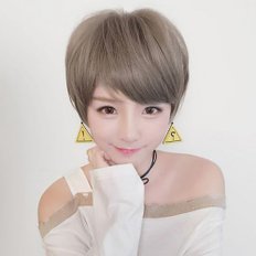 Cappotto alla moda da donna con taglio corto e Design da strega capispalla in stile moderno - Product Image 1