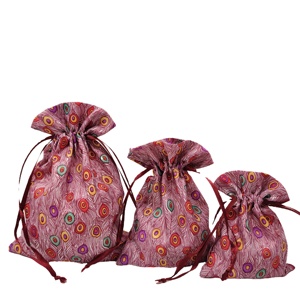 Sacs cadeaux en tissu personnalisés avec cordon de serrage pour la fête de naissance ou l'anniversaire, pour bonbons - Product Image 1