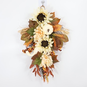 Guirnaldas Decorativas para el Festival de la Cosecha de Acción de Gracias con Calabazas Blancas, Girasoles y Hojas de Arce para Colgar en la Puerta - Product Image 3