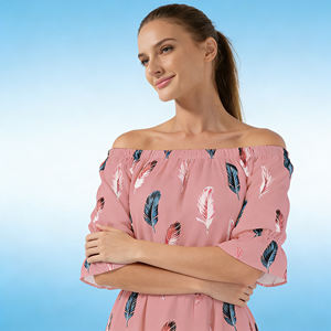 Vente flash sur Temu : robe courte à épaules dénudées pour femme, imprimé plumes, taille élastique, manches courtes, robe décontractée pour les fêtes, idéale pour les vacances d'été - Product Image 3