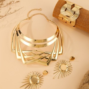 HR Fashion Metal Collar Jewelry <b>Set</b> Simple Geometric 14K Gold Plated Unisex Earrings <b>Bracelet</b> <b>Set</b> - Product Image 6