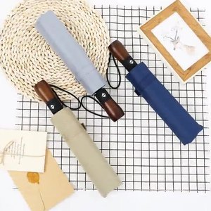 <span class=keywords><strong>Real</strong></span> <span class=keywords><strong>Star</strong></span> alta calidad lujo 280T pongee gran tamaño madera mango curvo auto Fold hombre paraguas - Product Image 3