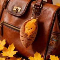 En gros, Porte-clés en peluche doux et mignon en forme de patate douce cuite, Breloque alimentaire Kawaii pour sac à dos et sac à main, et cadeau quotidien
