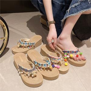 Sandalias de playa para mujer, estilo moderno, sandalias de plataforma con suela en forma humana, para verano, para exteriores. - Product Image 1
