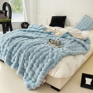 Manta de Lujo de Piel de Conejo y Terciopelo - Manta Gruesa de Doble Capa para Sofá, Sala de Estar, Oficina o Siesta para Otoño/Invierno - Product Image 1