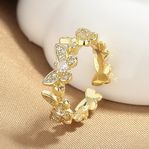 Anello Aperto a Farfalla per Donne, Regolabile con Pietra Scintillante, Design Unico, Gioiello Elegante da Dito - Product Image 2