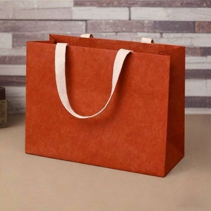 Sac en papier kraft de qualité supérieure avec votre propre logo pour l'emballage de cadeaux, sac en papier laminé de luxe personnalisé, recyclable et verni - Product Image 3
