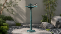 Bain d'oiseaux sur pied haut en résine, style Art Déco, anti-corrosion, écologique, à énergie solaire, résistant aux intempéries, pour extérieur, avec finition verdigris antique