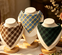 Pañuelo Triangular a Cuadros para Mascotas, Perros y Gatos - Accesorio Suave y Transpirable, Venta al Por Mayor de Fábrica para Eventos Festivos