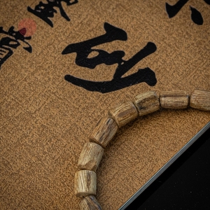 Auténtica Pulsera de Cuentas de Agarwood Natural para Mujer, Joyería Hecha a Mano con Fragancia de Madera de Oud de Vietnam - Product Image 3