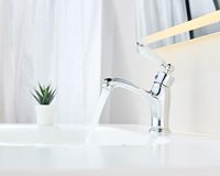 Grifo Mezclador de Lavabo de Baño de Estilo Victoriano Tradicional Maynosi, Monomando, con Caños Flexibles, Cromado Pulido