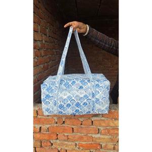 Bolsa de Viaje de Algodón Acolchada Hecha a Mano, Elegante, Ligera, Duradera, con Estampado Tradicional, Perfecta para Vacaciones - Product Image 2