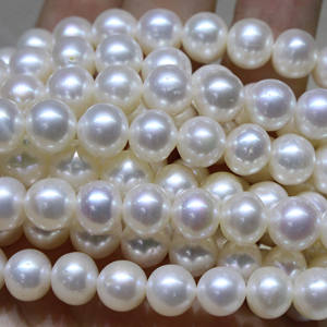 Collier de luxe simple en perles d'eau douce naturelles avec pendentif épais en forme de graine de melon, version chaîne clavicule de luxe léger - Product Image 1