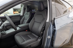 <span class=keywords><strong>Tesla</strong></span> <span class=keywords><strong>Model</strong></span> <span class=keywords><strong>Y</strong></span> 2025 821 km Noir 4 roues motrices Bleu profond Véhicules électriques purs SUV de taille moyenne Voiture de sport de luxe Voitures <span class=keywords><strong>Tesla</strong></span> - Product Image 6
