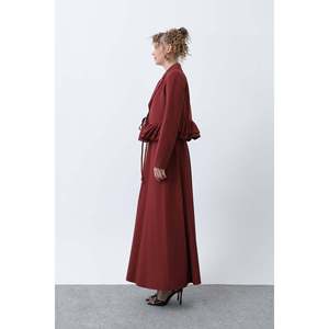 Elegante Gabardina para Mujer con Detalle de Volantes, Manga Larga, Tejida, Otoño, Negra, Tallas S y L - Product Image 6