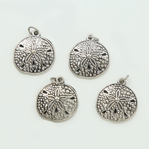 Ancien pendentif oursin en alliage de zinc plaqué argent 18mm - Product Image 1