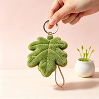 Porte-clés en peluche en forme de feuille, accessoire de sac de mode en gros, personnalisable pour cadeau, jouets porte-clés en peluche sur mesure