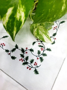 Mantel Cuadrado de Algodón Hecho a Mano en Vietnam, Diseño de Lujo con Bordado Rojo, Personalizable, Moderno, con Patrón de Plantas, Reutilizable - Product Image 5