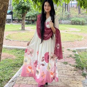 Travail brodé ethnique indien Dupatta magnifiquement doublé et complet élégant costume Kurti pour les fêtes et les festivals - Product Image 1