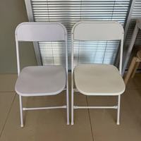 Chaise pliante en plastique robuste, capacité 300 lb, pour événements religieux, salles de conférence et salles de classe.