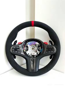 Volante Personalizzato ad Alte Prestazioni per BMW - Finiture in Carbonio e Pulsanti Multifunzione, Guida Urbana Performante e Pendolarismo Quotidiano - Product Image 3