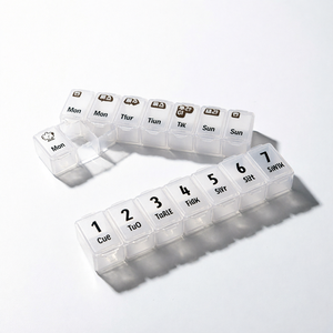 Juego de pastilleros de 7 compartimentos para la organización diaria de medicamentos con etiquetas semanales y diseño transparente para un fácil uso - Product Image 1