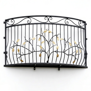 Barandilla de balcón de hierro forjado con patrones decorativos y estilo tradicional; resistente al óxido y apta para uso en exteriores. - Product Image 1