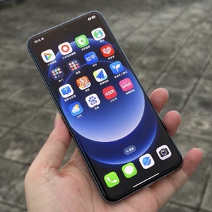 Teléfono Inteligente Premium Xiomi 14 Ultra 5G, Pantalla AMOLED de 6.73 Pulgadas y 120Hz, Snapdragon 8 Gen 3, 16GB de RAM, 512GB, Cámara Cuádruple de 50MP - Product Image 3